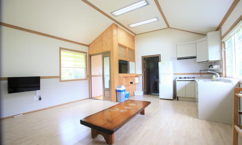 윤제관 1호 거실